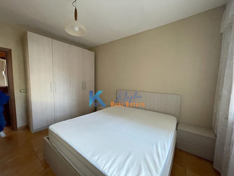 Tirane, jap me qera apartament 2+1+Ballkon Kati 2, 75 m² 400 € (Ali Dem)
