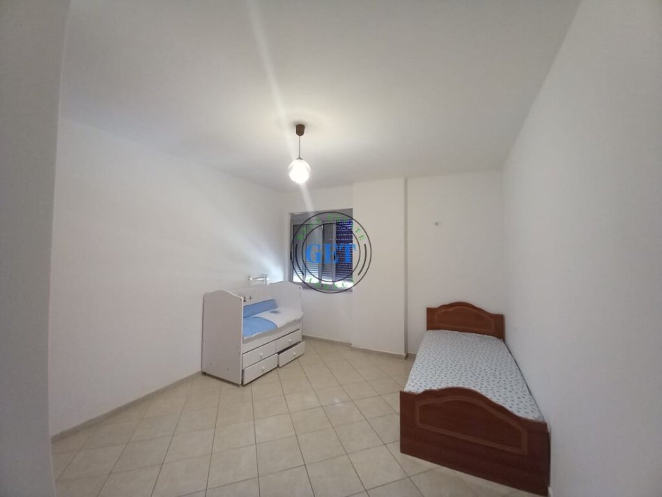Durres, jepet me qera apartament 2+1+Ballkon Kati 4, 85 m² 350 € (Stadiumi, Durres)
