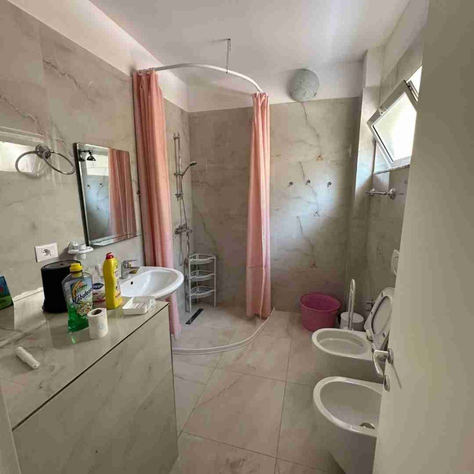 Tirane, jepet me qera apartament 2+1+Ballkon Kati 2, 120 m² 600 € (Don Bosko)