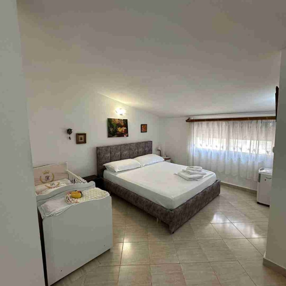Tirane, jepet me qera apartament 4+1+Ballkon Kati 3, 140 m² 800 € (Don Bosko)