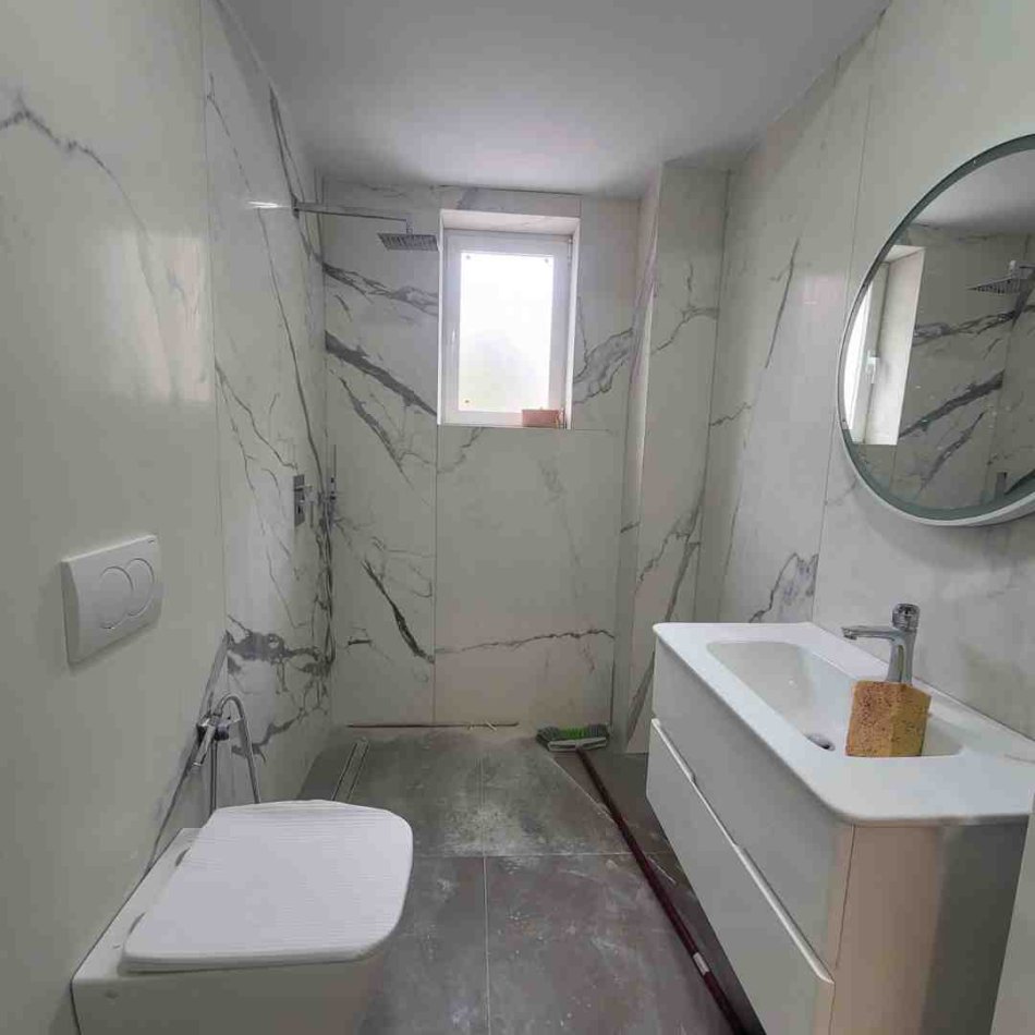Tirane, shitet apartament 2+1+Ballkon Kati 1, 62 m² 135.000 € (Medreseja)