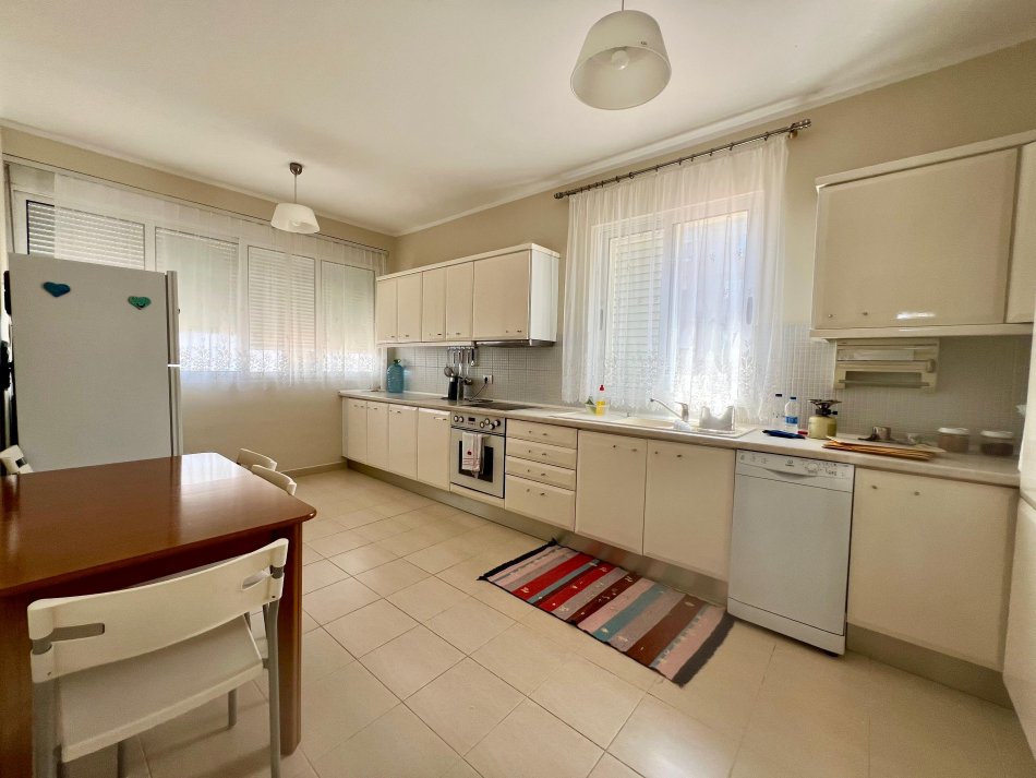Tirane, shitet Vile 3 Katshe , 350 m² 490.000 € (laprake)