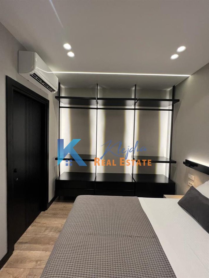 Tirane, jepet me qera apartament 2+1 Kati 4, 64 m² 1.500 € (Rruga e Barrikadave, afer shkolles Lidhja e Prizrenit)