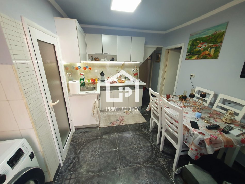 Pogradec, shitet shtepi 2 Katshe Kati 0, 100 m² 115.000 € (POGRADEC)