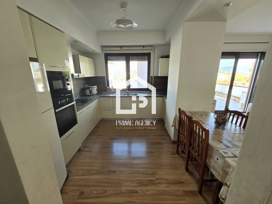 OKAZION: Tirane, shitet 3+1+Aneks+Ballkon Kati 3/ 195.000 € (KOMBINAT)