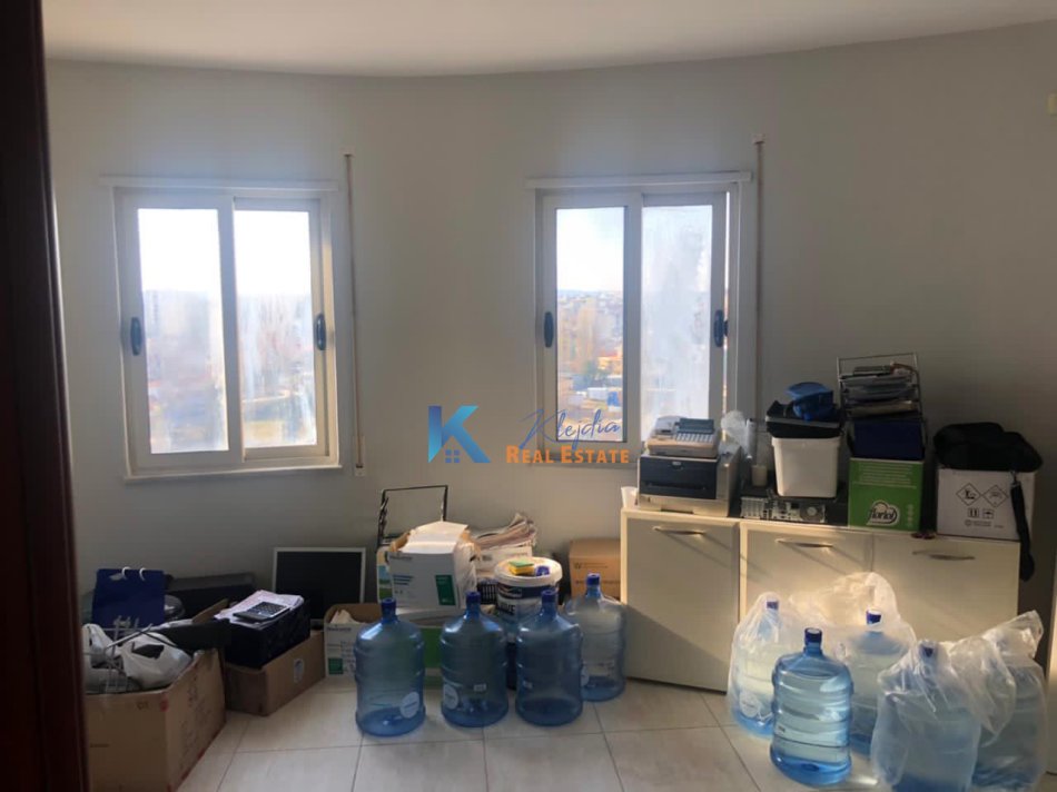 Tirane, jap me qera zyre Kati 7, 107 m² 550 € (Jordan Misja)