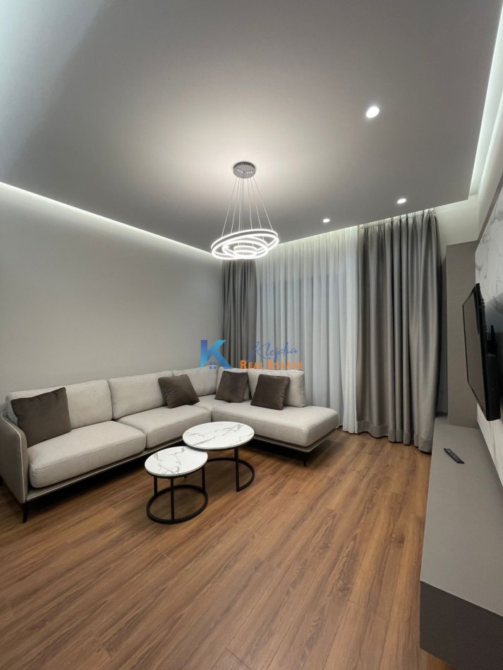 Tirane, jap me qera apartament 2+1+Ballkon Kati 2, 115 m² 800 € (Kompleksi Arlis)