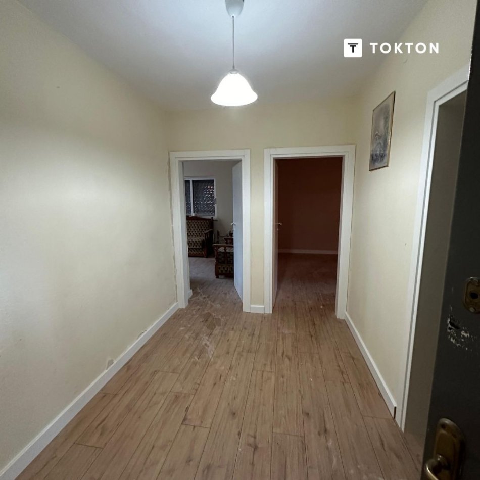Tirane, jepet me qera ambjent biznesi Kati 2, 64 m² 450 € (Përballë Liceut Artistik, Rruga e Elbasanit, Tiranë) TT 1325