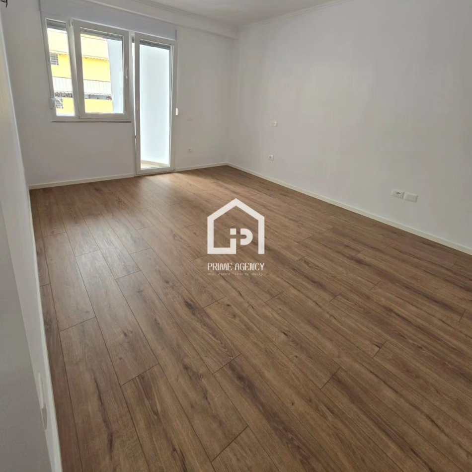SHITET APARTAMENT 2+1/Rruga Kavajës/ Qendra biznesit : Condor Center