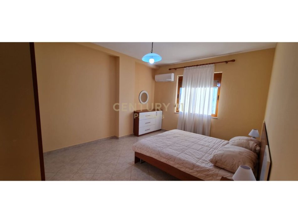 Tirane, jepet me qera apartament 2+1+Ballkon Kati 5, 129 m² 650 € (Rruga Bako Dervishaj)