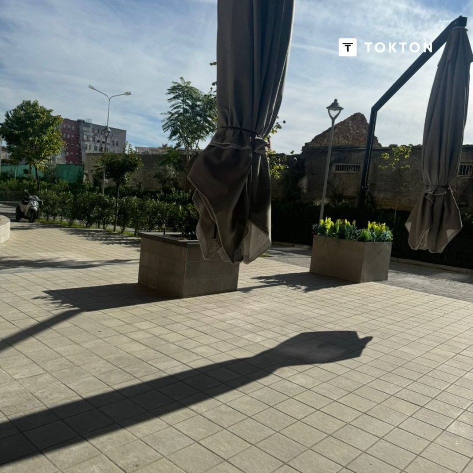 Tirane, jepet me qera ambjent biznesi Kati 0, 80 m² 1.500 € (Rezidenca ASL 2, Rruga Sadik Petrela, Tiranë) TT 1379