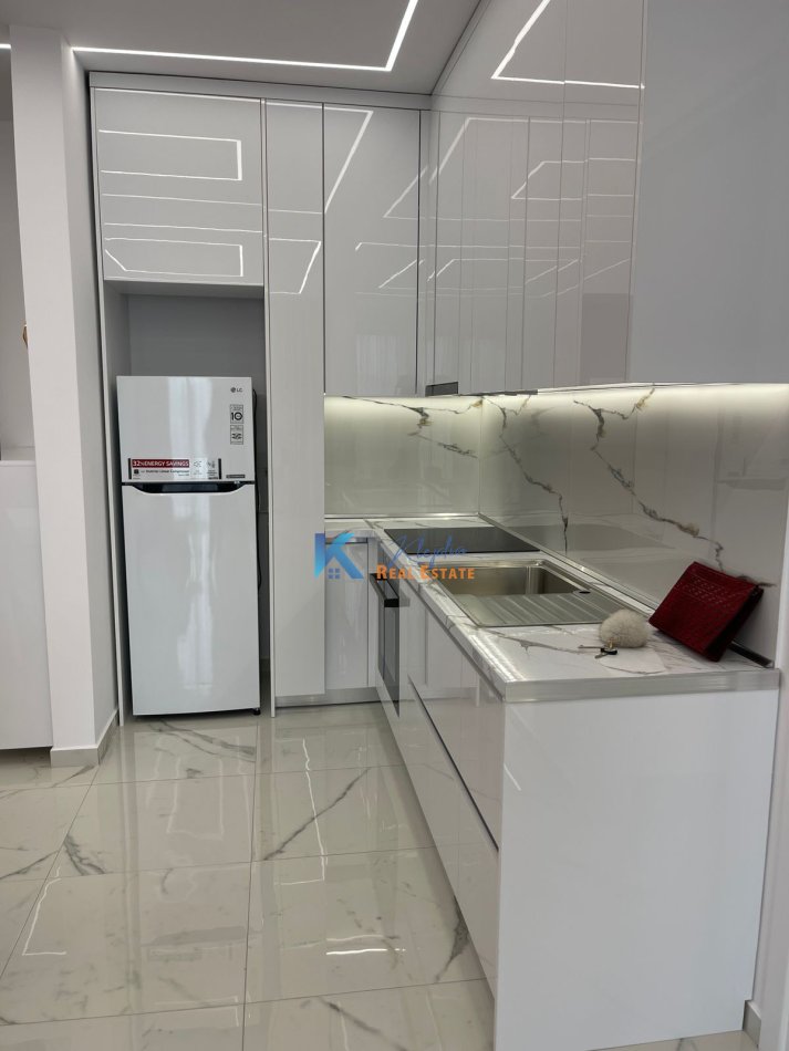 Tirane, jap me qera apartament 1+1+Ballkon Kati 5, 75 m² 650 € (Kodra e Diellit)