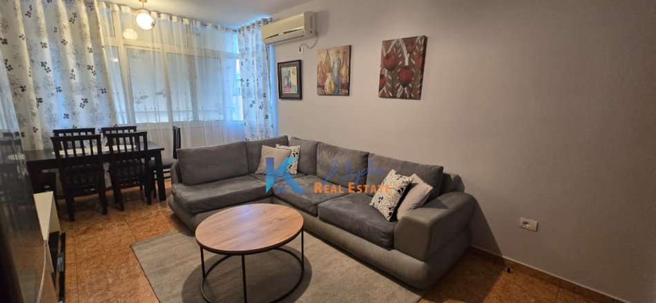 Tirane, jap me qera apartament 1+1+Ballkon Kati 7, 55 m² 50.000 € (Ish Parku i Autobuzave)