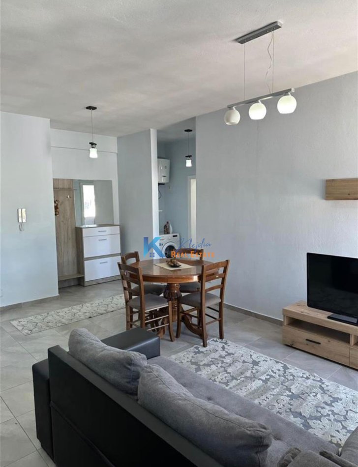 Tirane, jap me qera apartament 1+1+Ballkon Kati 9, 65 m² 500 € (Oxhaku)
