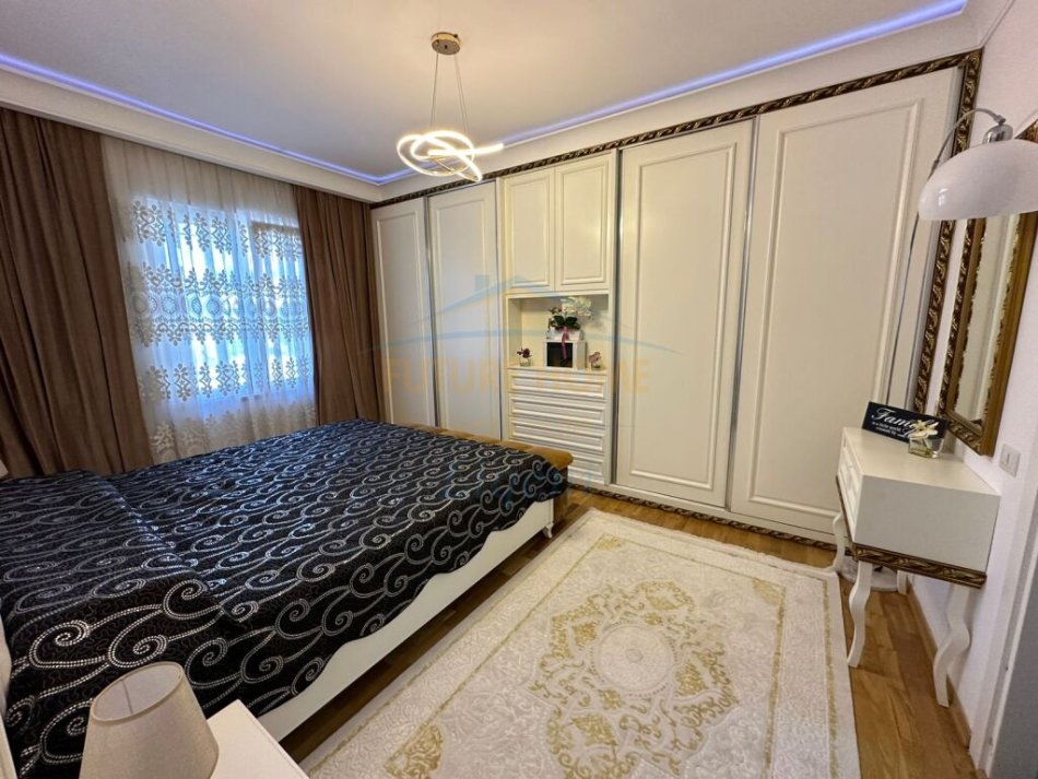 Tirane, shitet apartament 3+1+Ballkon Kati 3, 123 m² 270.000 € (Kopshti Botanik)