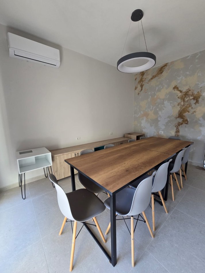 Tirane, jepet me qera apartament 1+1+Ballkon Kati 8, 55 m² 500 € (J)