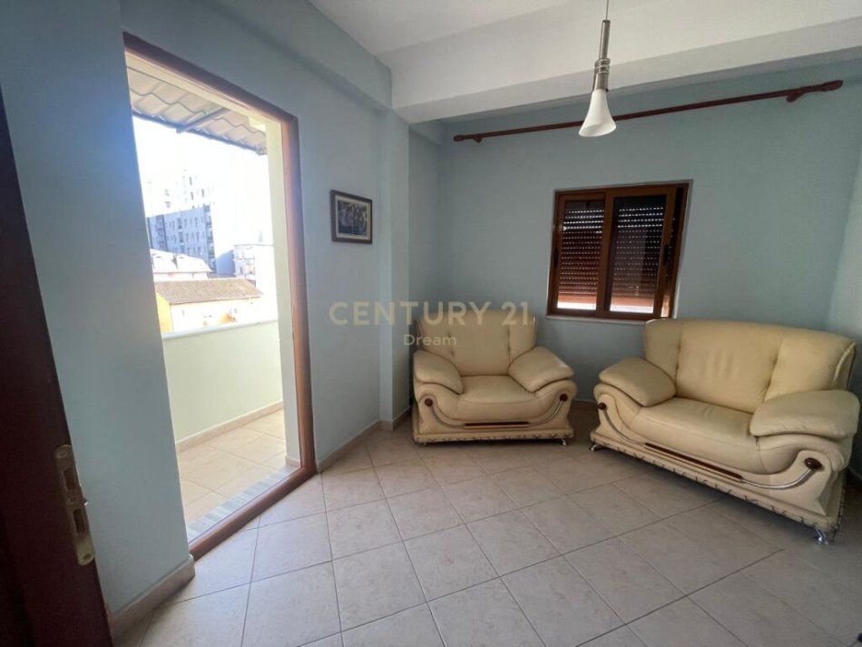 Tirane, shes apartament 3+1 Kati 5, 80 m² 110.000 € (Rruga Bardhyl)