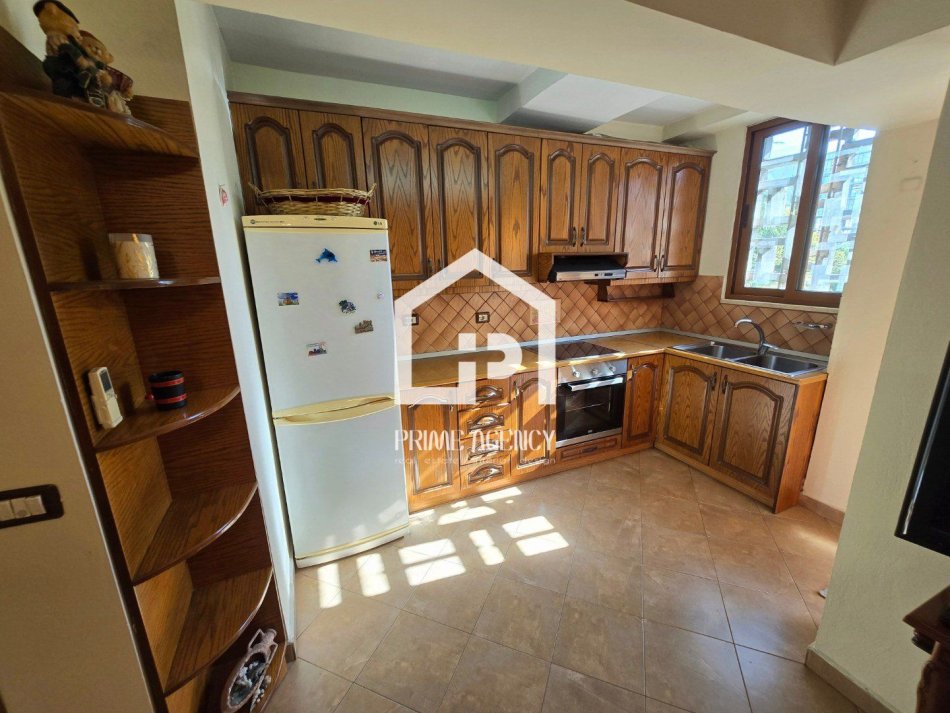 JEPET ME QIRA: Apartament 1+1/Qender/Piazza