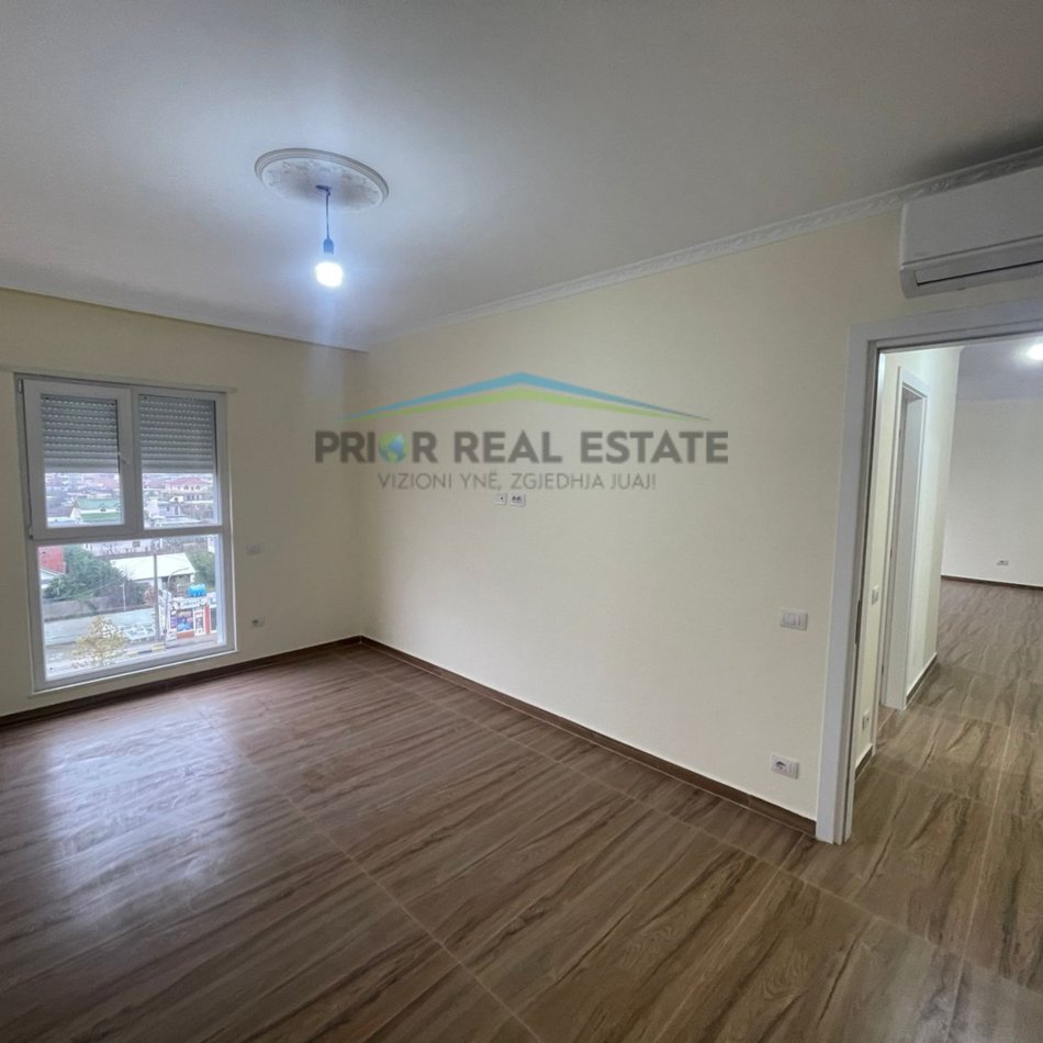 Tirane, shitet apartament 2+1+Ballkon Kati 4, 91 m² 110.000 € (Univer City)