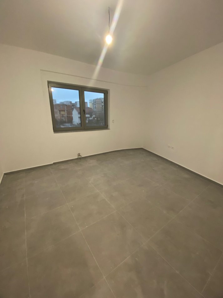 Tirane, jepet me qera apartament 1+1 Kati 1, 87 m² 450 € (Fusha e Aviacionit)