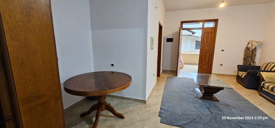 Tirane, jepet me qera shtepi 2+1 Kati 3, 119 m² 500 € (Rruga e Kavajes)