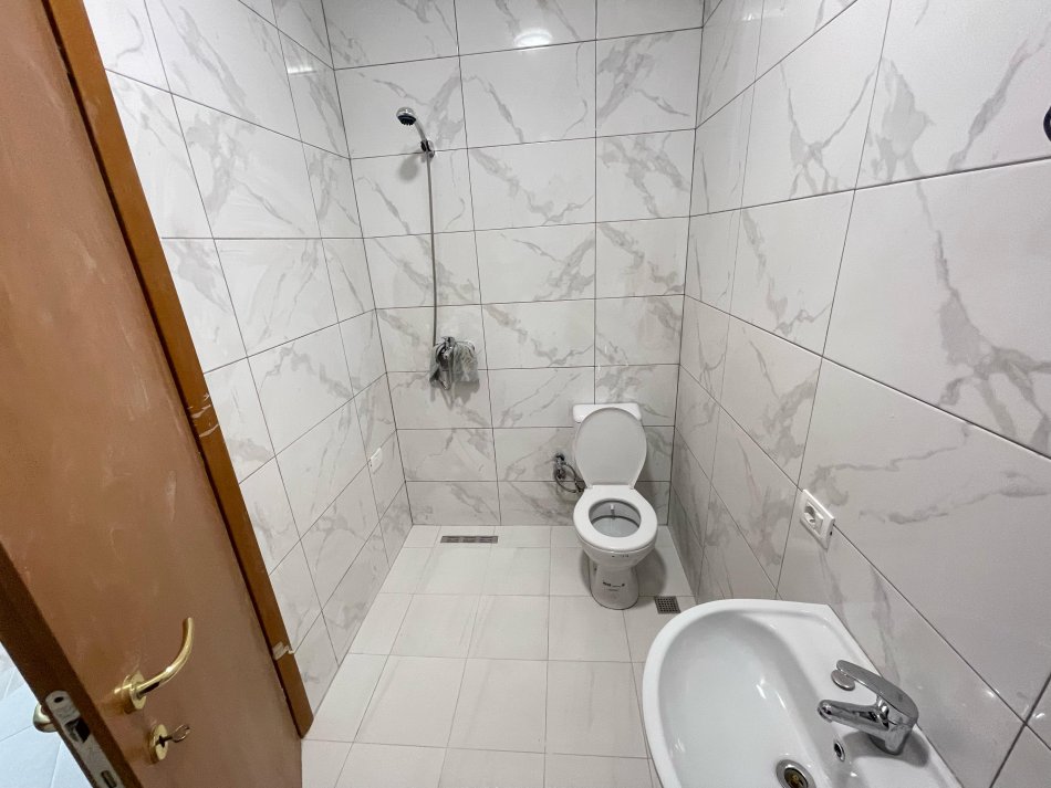 Tirane, shitet apartament 1+1 Kati 4, 61 m² 78.000 € (Fresk)