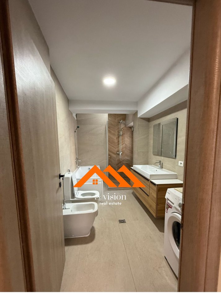 Durres, jepet me qera apartament 3+1+2 banjo+Ballkon + post parkimi Kati 1, 120 m² 800 € (Lagja 4 , Rr.Egnatia,te ish stacioni autobuzave te Shijakut)