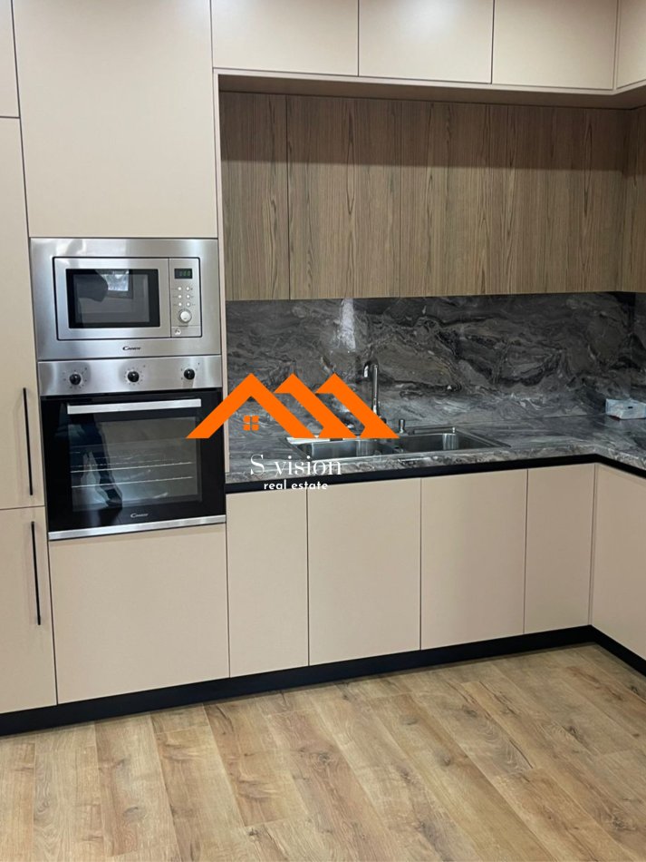 Durres, jepet me qera apartament 1+1+Ballkon Kati 11, 80 m² 500 € (Rruga Kuminit)