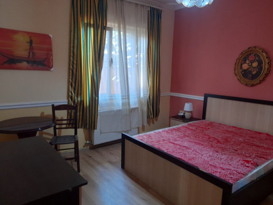 Tirane, jepet me qera apartament 2+1 , 131 m² 480 € (Komuna e parisit)
