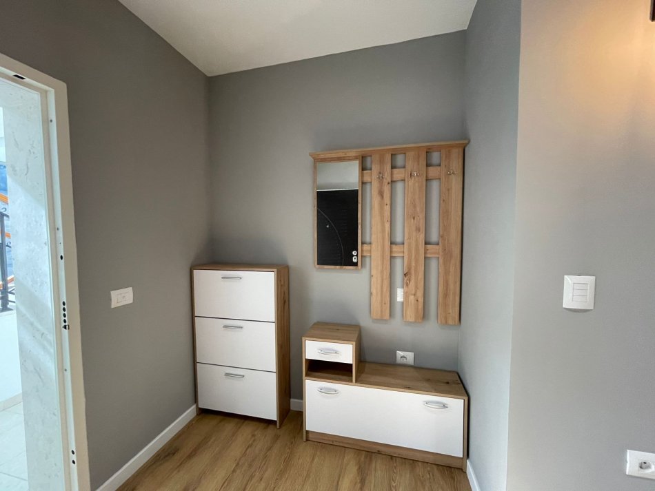 Tirane, jepet me qera Vile 2+1 , 100 m² 900 € (Kopshti Botanik)