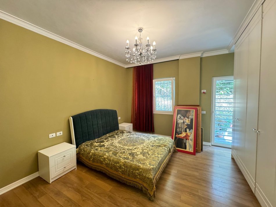 Tirane, jepet me qera apartament 2+1 , 91 m² 850 € (Liqeni i thate)