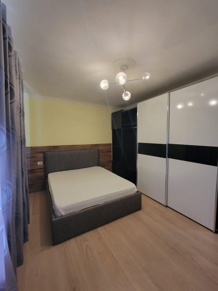 Tirane, jepet me qera apartament 1+1 , 57 m² 550 € (Pazari i Ri)