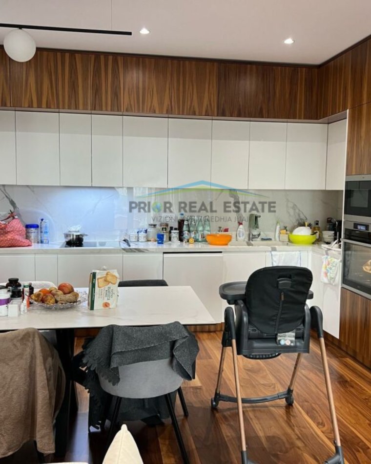 Tirane, jepet me qera apartament 3+1+Ballkon Kati 2, 152 m² 1.200 € (Foleja e Gjelber, 21 Dhjetori)