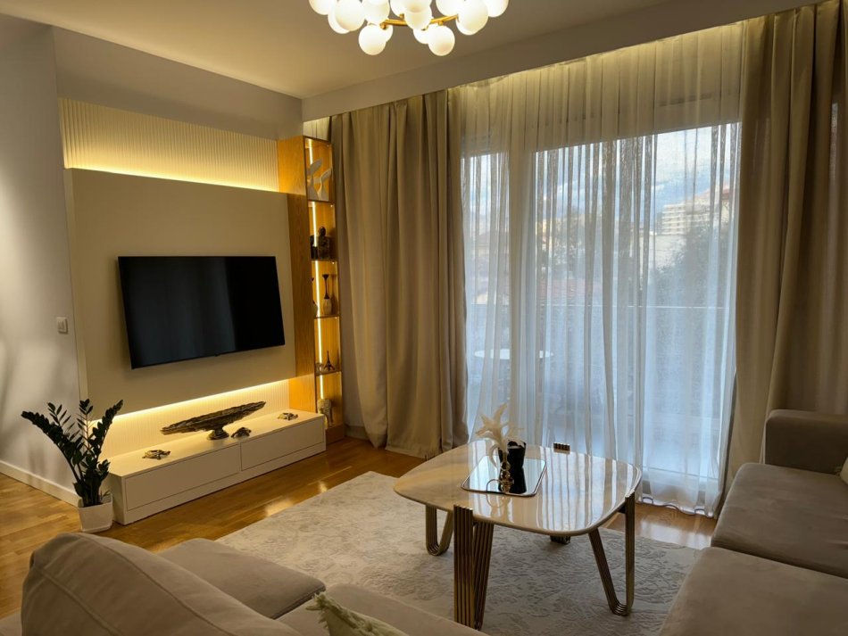 Tirane, jepet me qera apartament 1+1 Kati 0, 75 m² 950 € (Rruga e Barrikadave)