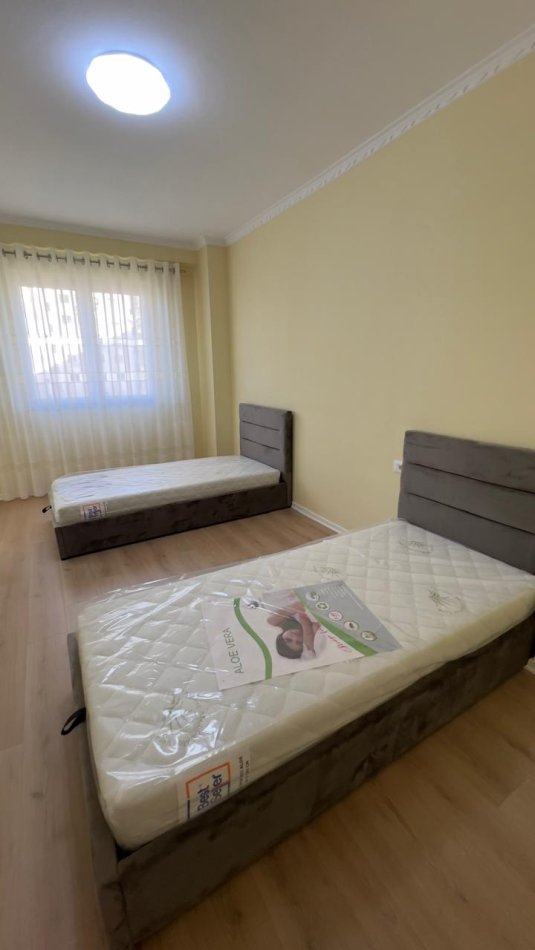 Tirane, jepet me qera apartament 2+1 Kati 4, 100 m² 550 € (Yzberisht)