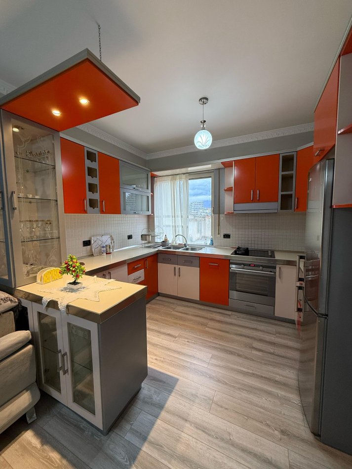 Shqiperi, jepet me qera apartament 2+1 Kati 5, 140 m² 800 € (Parku Olimpik)