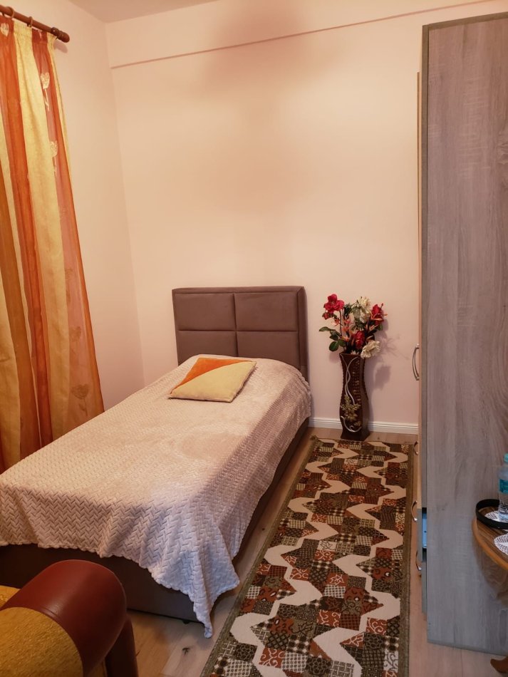 Tirane, jepet me qera apartament 3+1 Kati 2, 120 m² 700 € (Selite)