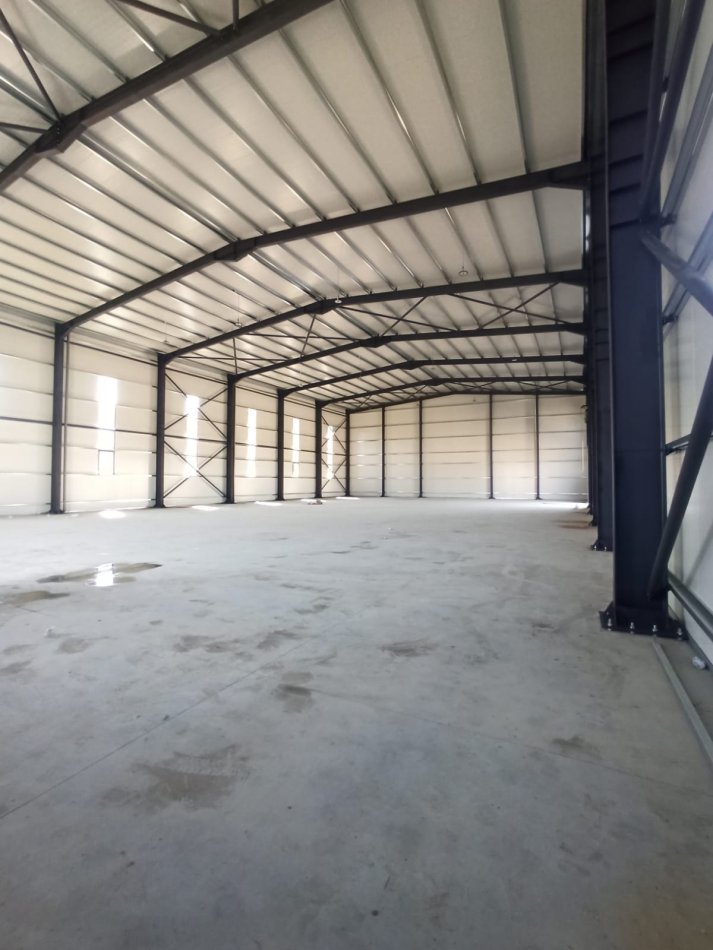Tirane, jepet me qera magazine Kati 0, 1.075 m² 5.000 € (Autostrada Tirane Durres)