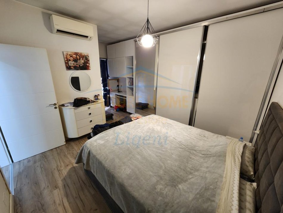 Tirane, shitet apartament 2+1+Ballkon Kati 6, 101 m² 180.000 € (Don Bosko)