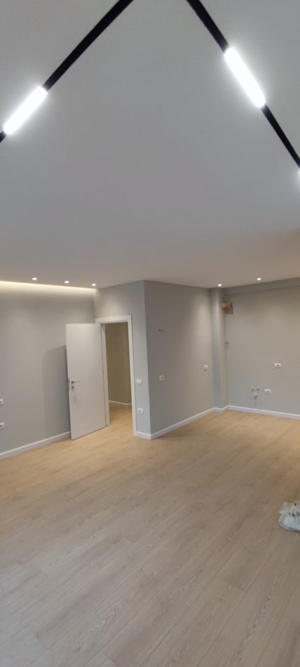 Tirane, jepet me qera zyre Kati 2, 120 m² 1.300 € (Komuna e Parisit)