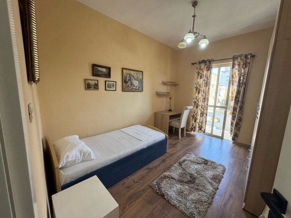 Tirane, jepet me qera apartament 2+1 Kati 4, 70 m² 550 € (Mozaiku)