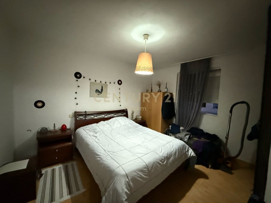 Tirane, shitet apartament 1+1 Kati 5, 51 m² 75.000 € (Ish-Profarma)