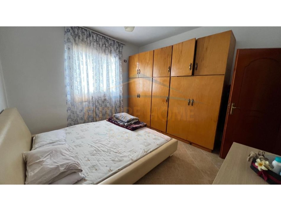 Tirane, jepet me qera apartament 2+1 Kati 2, 500 € (Qytet Studenti)