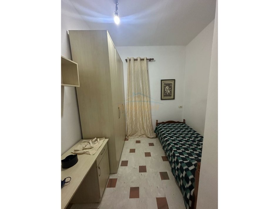 Tirane, jepet me qera apartament 3+1 Kati 7, 100 m² 800 € (Pazari I Ri)