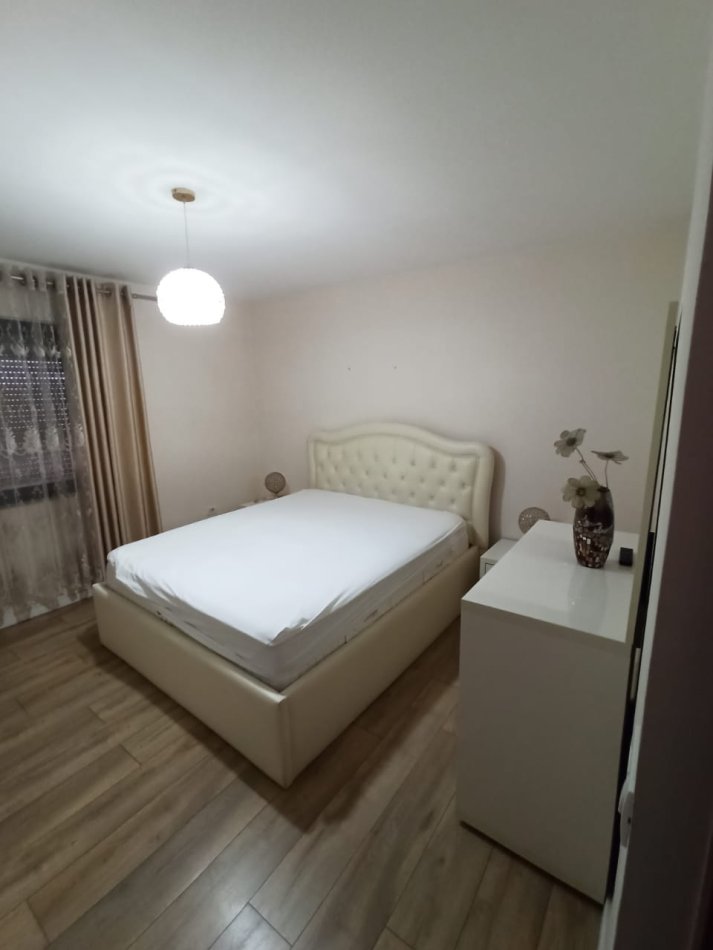 Tirane, jepet me qera apartament 2+1 Kati 6, 130 m² 600 € (Selvia)