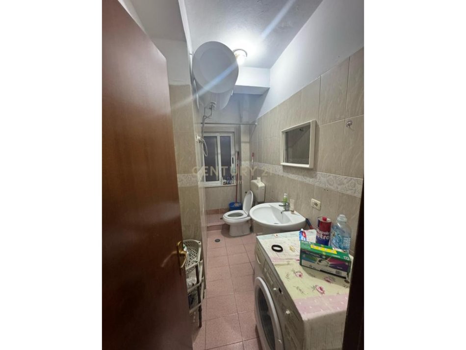 Tirane, shitet apartament 1+1 Kati 2, 62 m² 105.000 € (Porcelan,Mbrapa UET)