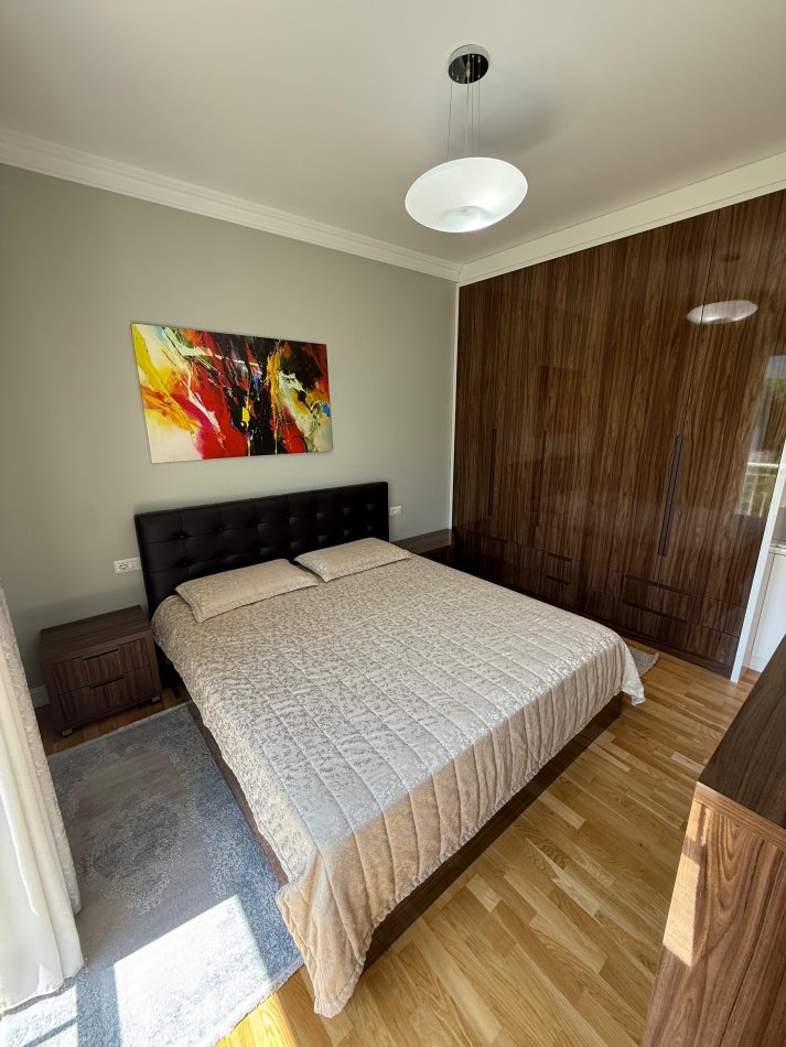 Tirane, jepet me qera apartament 2+1 Kati 2, 120 m² 1.600 € (TEG)