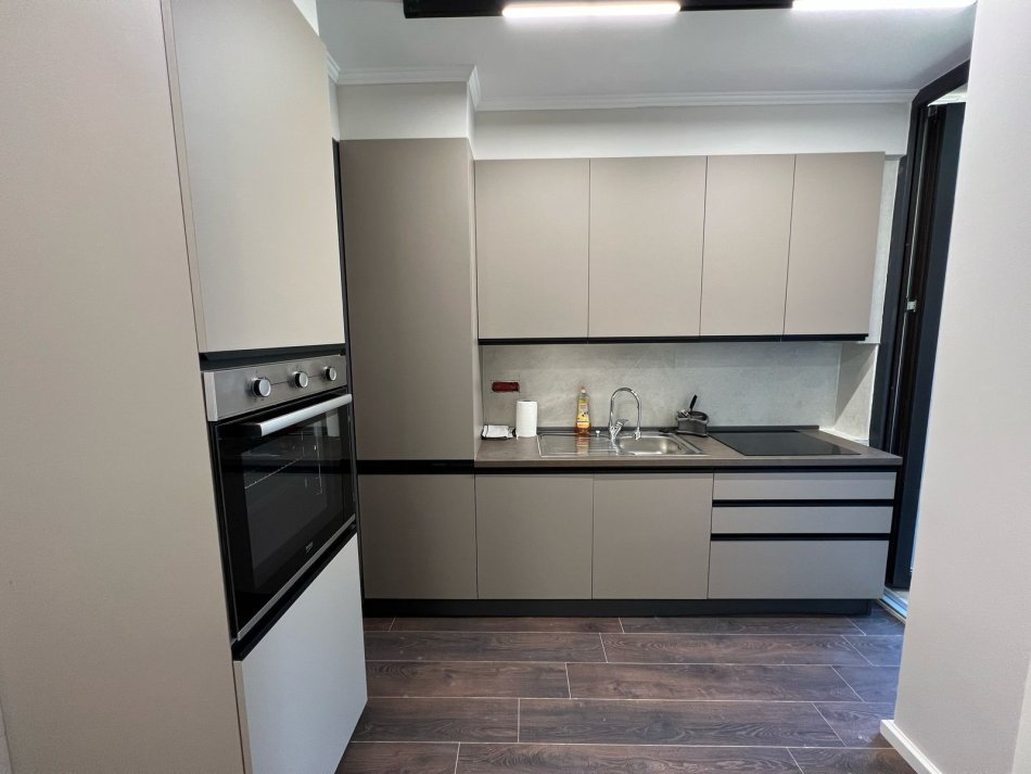 Tirane, jepet me qera apartament 1+1 Kati 9, 75 m² 800 € (Rruga e Elbasanit)