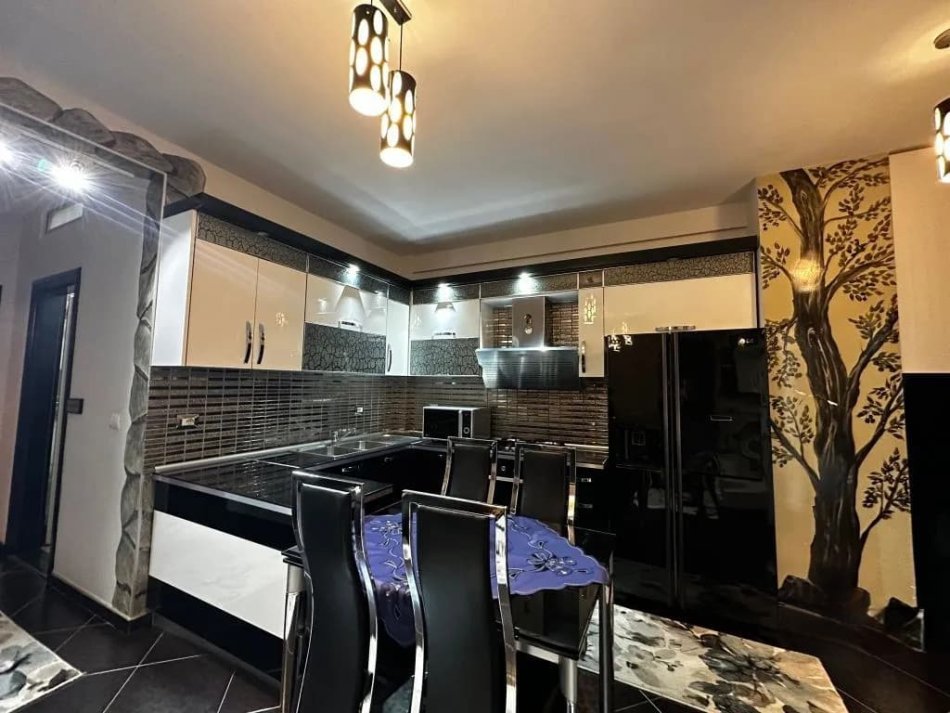 Tirane, jepet me qera apartament 3+1 Kati 2, 115 m² 750 € (Bulevardi i Ri)