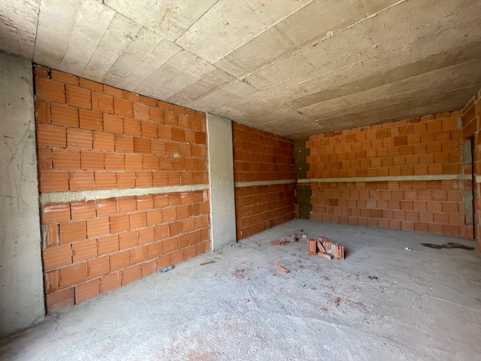Tirane, shitet apartament 2+1+Ballkon Kati 3, 114 m² 270.000 € (Liqeni Thate)